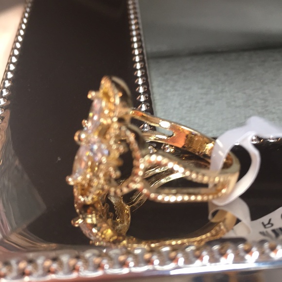 Gorgeous Marquis Cut White CZ Ring in Gold plated - Picture 3 of 5